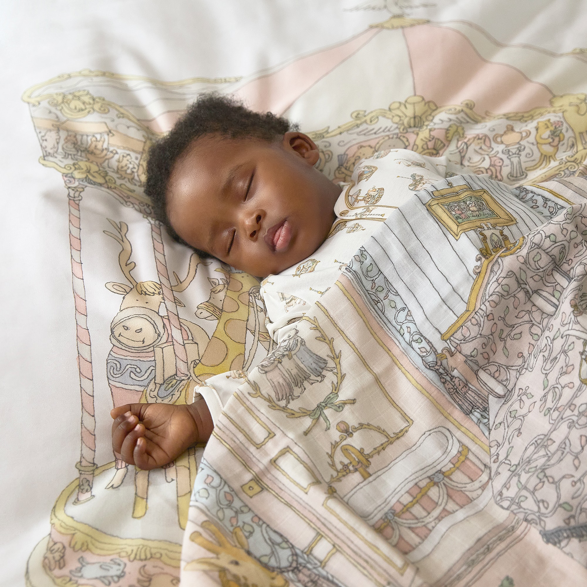 White & Blue Organic Cotton Reversible Duvet (132cm) - View 2