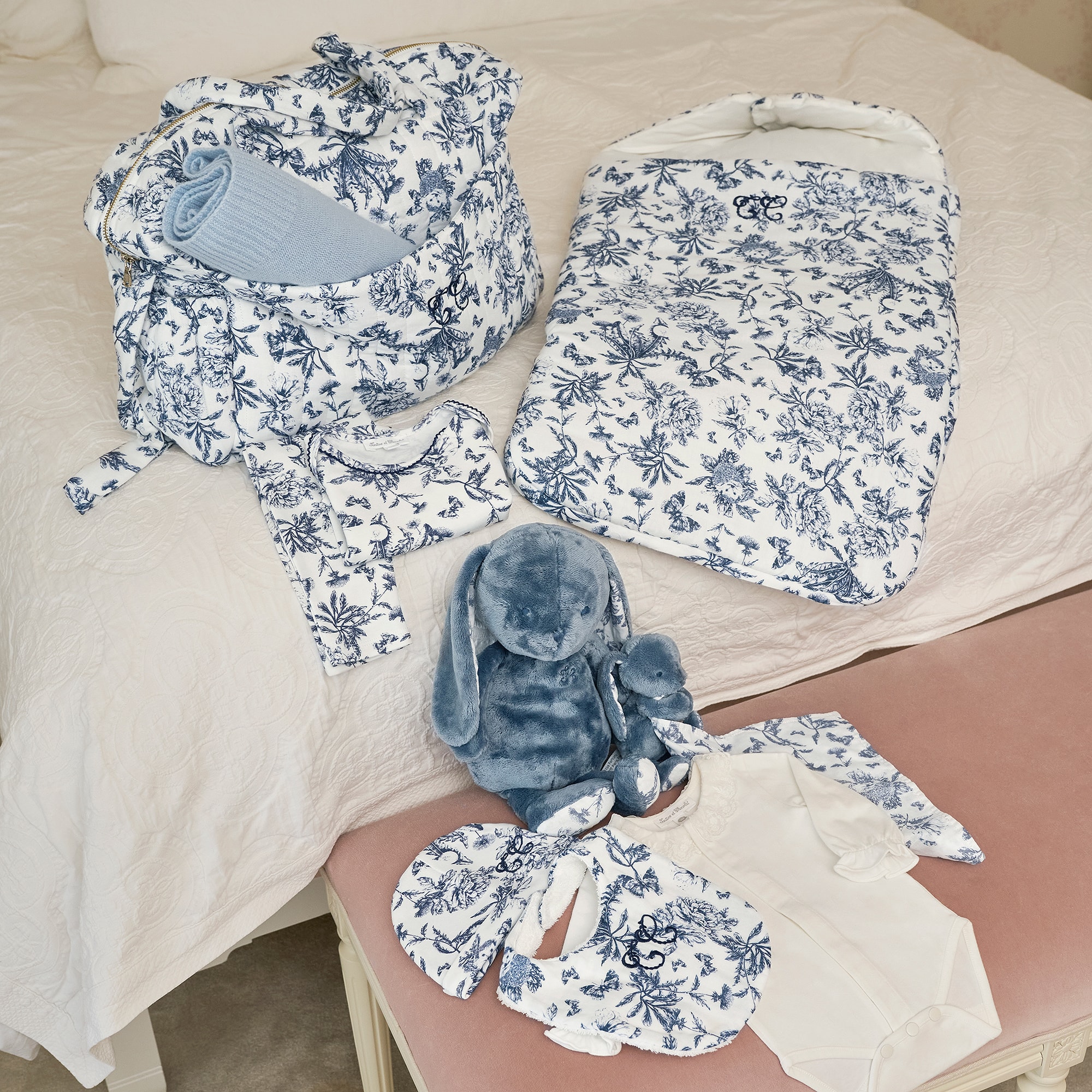 Grey Augustin the Rabbit Baby Comforter (25cm) - View 2